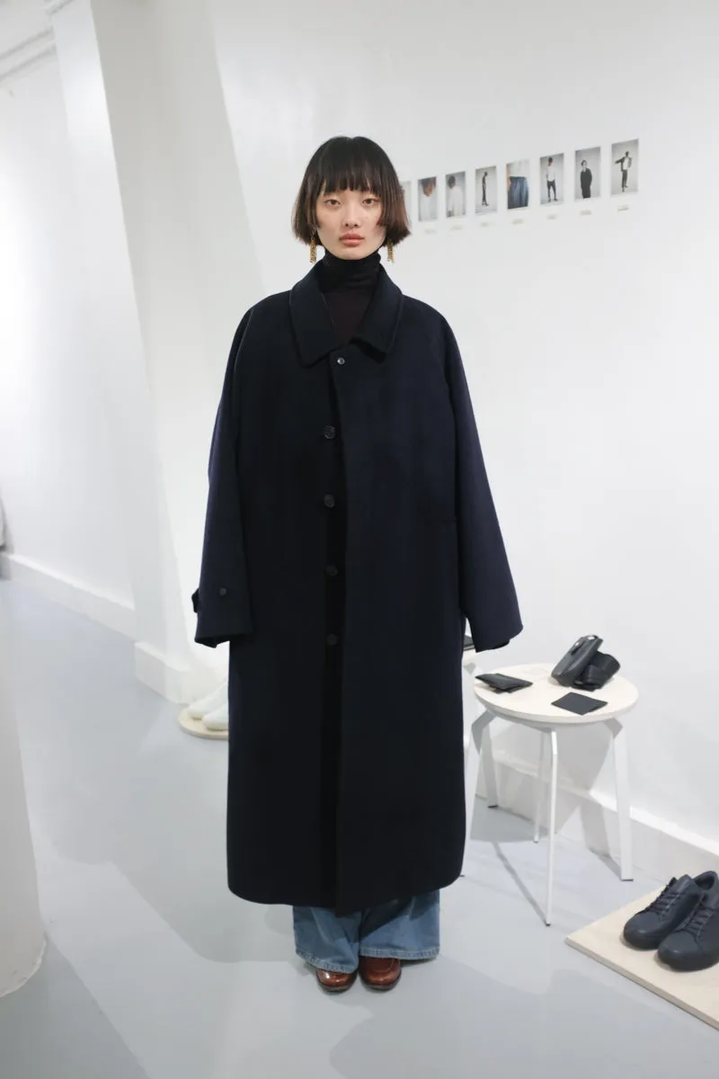 10 / Cashmere coat black