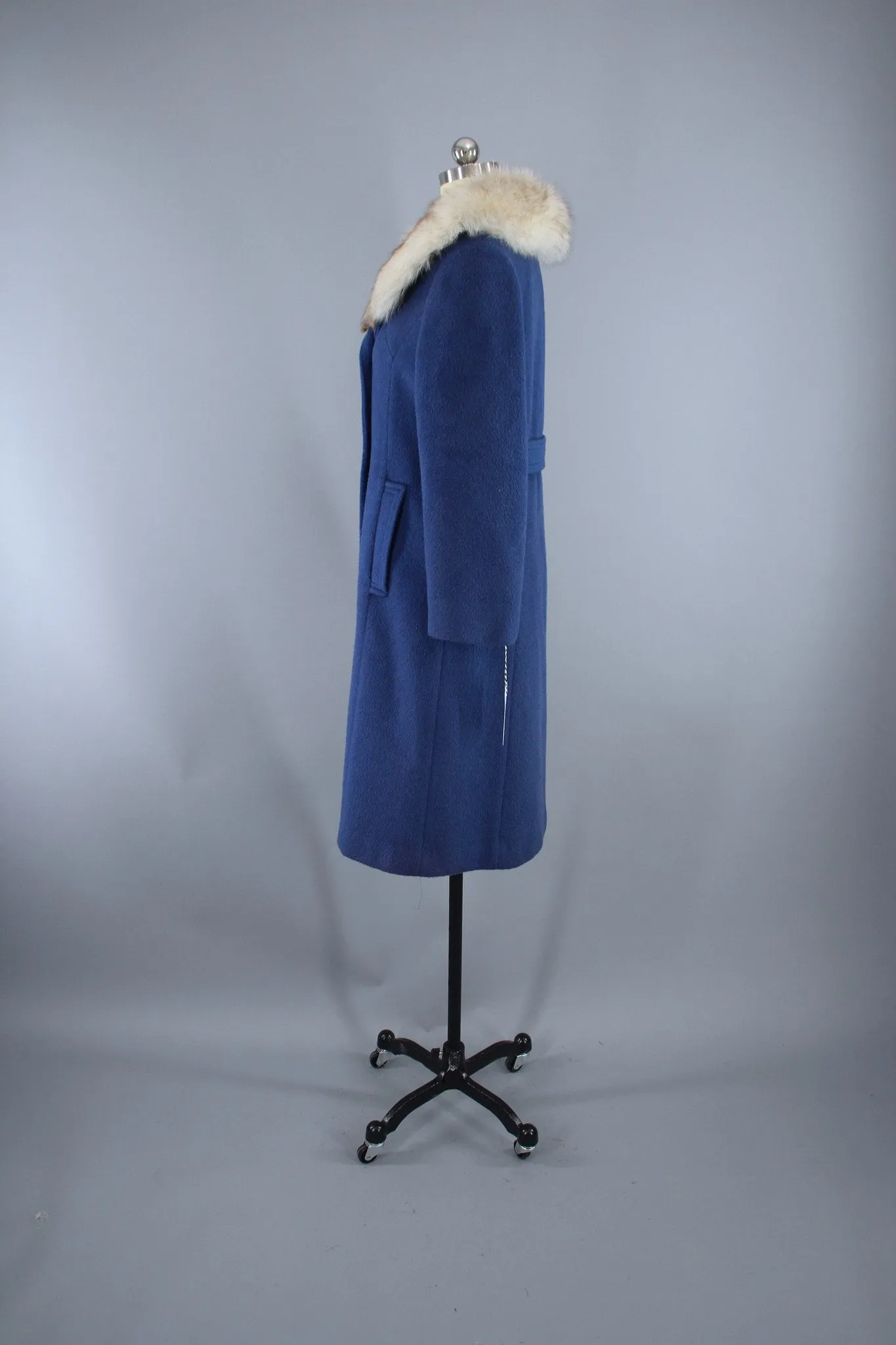 1960s Vintage Windsor Blue Wool Coat with Fox Fur Collar