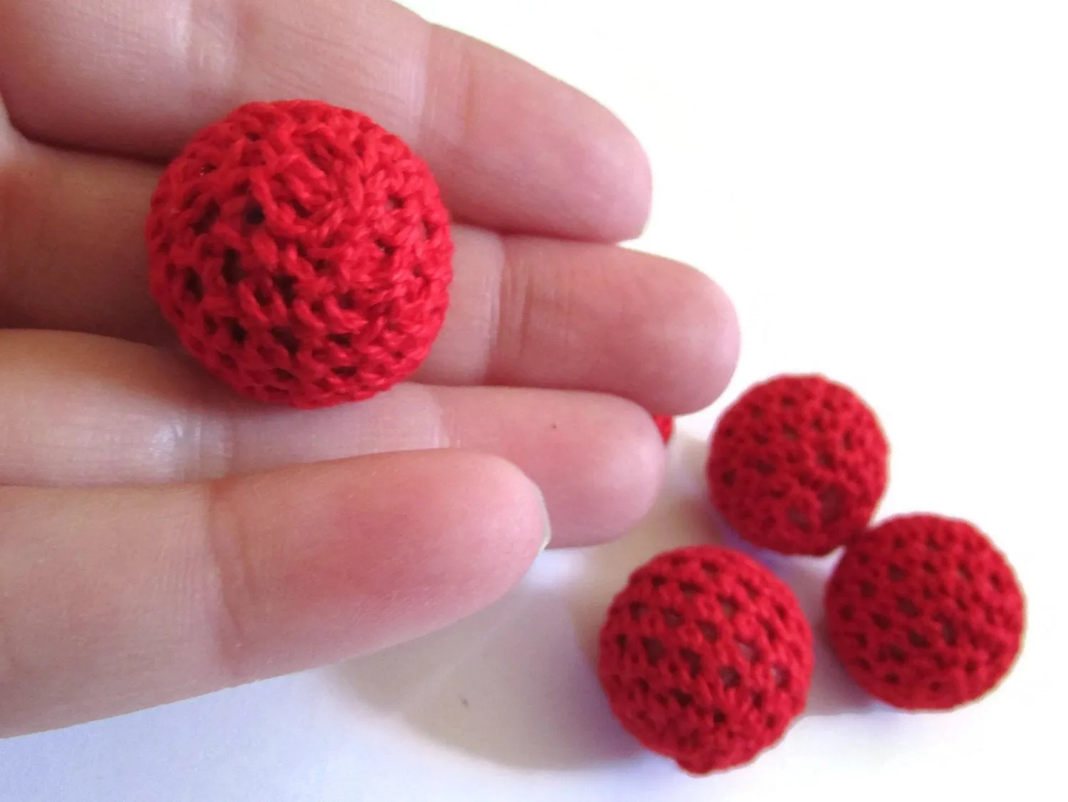 5 21mm Red Wool Crochet Ball Beads Round Plastic Beads