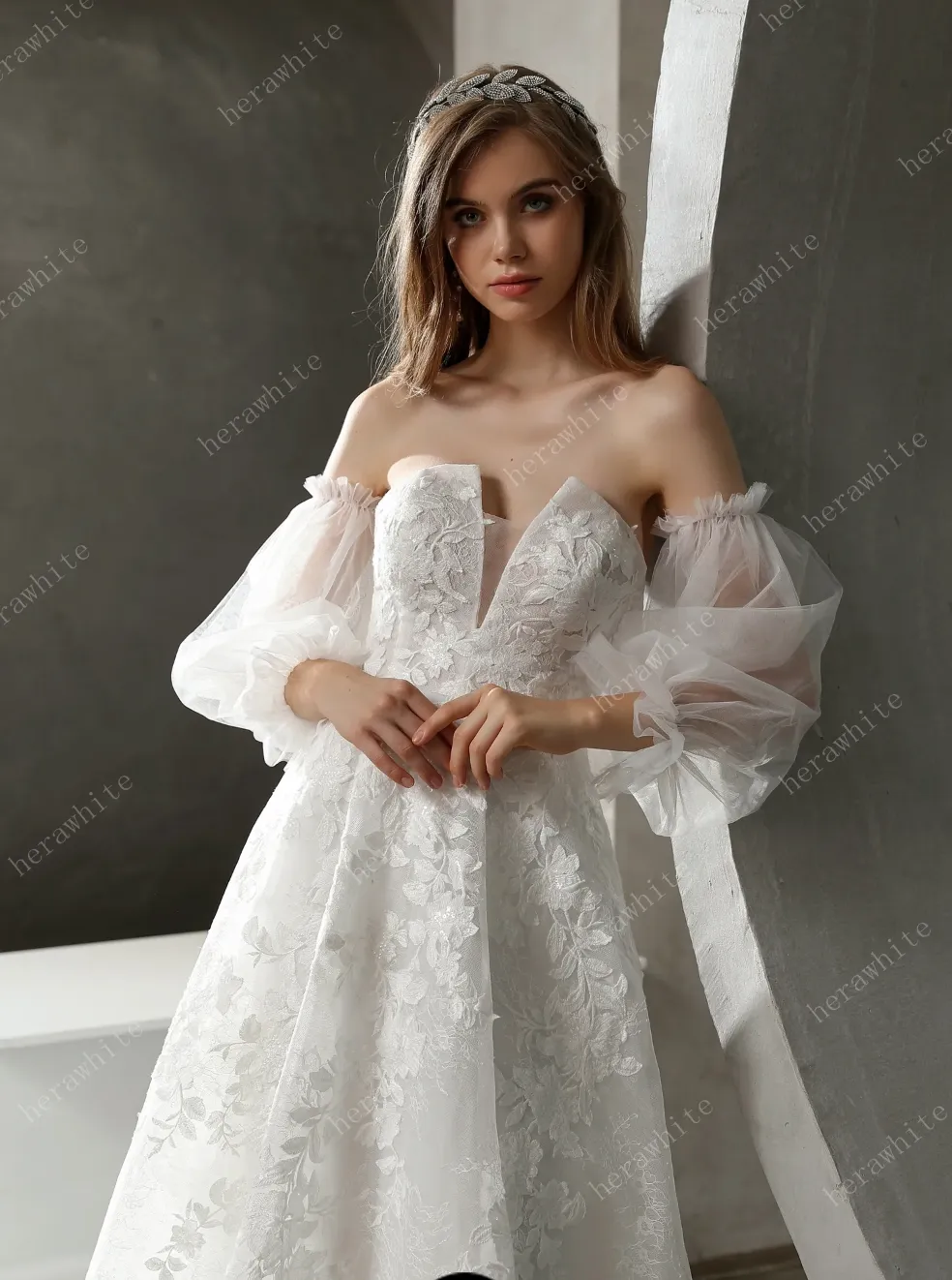 Romantic A-line Bridal Gown with Detachable Puff Sleeves