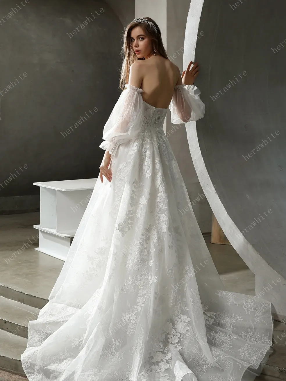 Romantic A-line Bridal Gown with Detachable Puff Sleeves