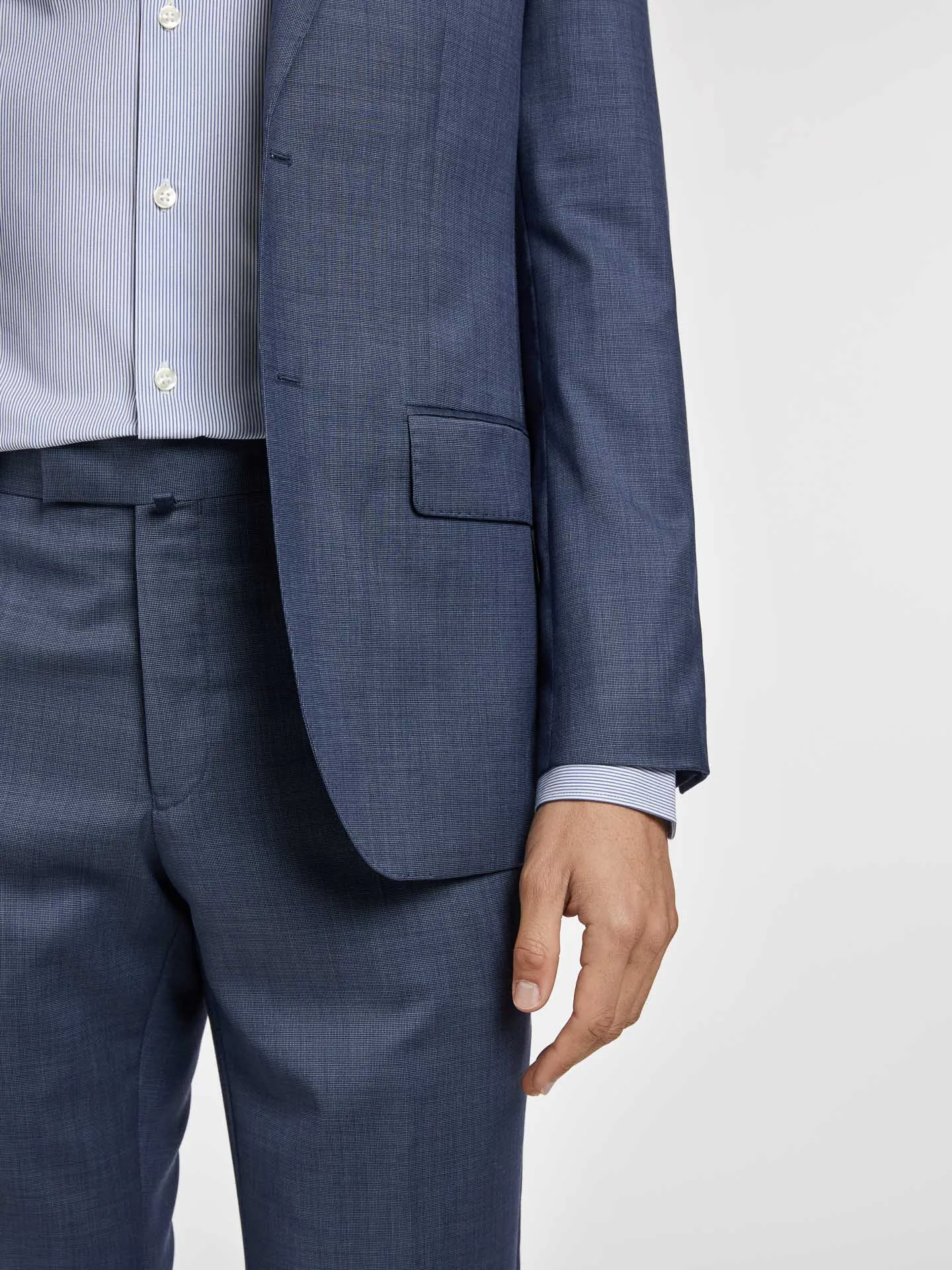 Slim fit nailhead business suit