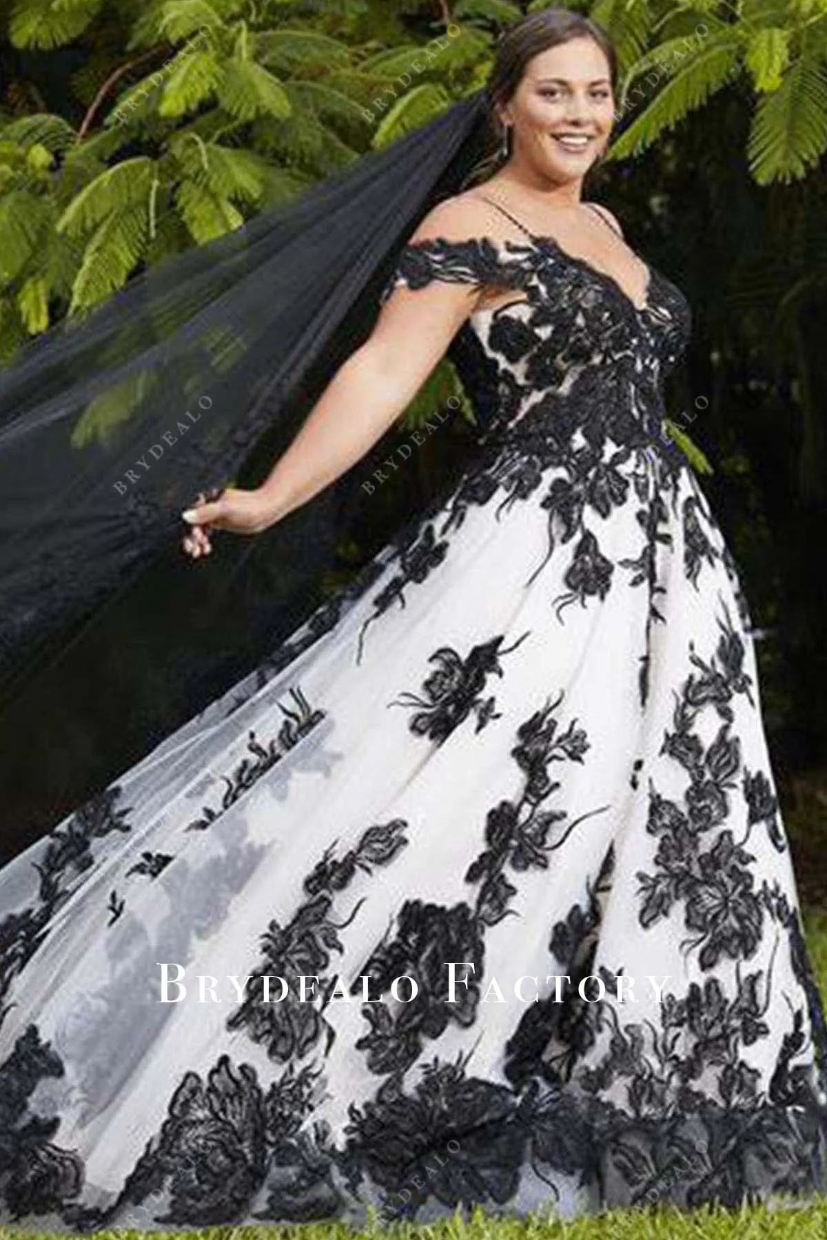 Two-Tone Cold Shoulder Black Lace Goth Wedding Dress