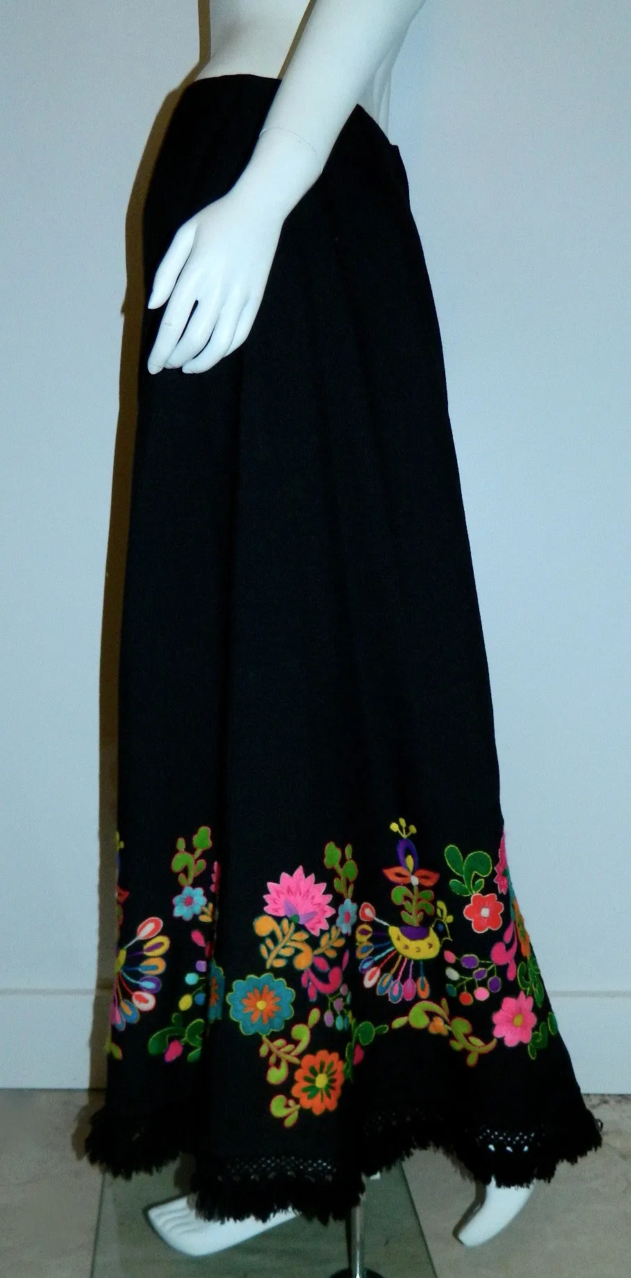 vintage 1970s maxi skirt / black wool Hand Embroidery psychedelic birds flowers Ecuador M